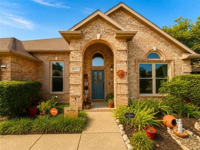 8467 Muirwood Trail, Fort Worth TX 76137