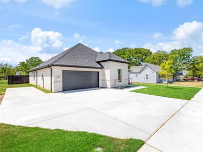 716 E Jefferson Street, Waxahachie TX 75165 - Photo 2
