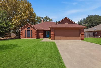 1507 Saddle Creek Court, Granbury TX 76048 - Photo 2