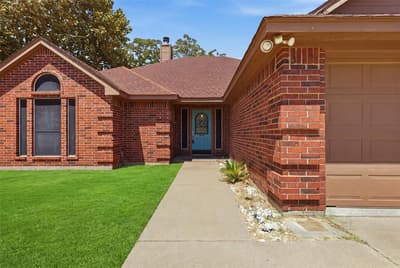 1507 Saddle Creek Court, Granbury TX 76048 - Photo 3