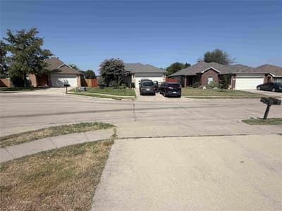 9325 Rhoni Court, Fort Worth TX 76140 - Photo 4