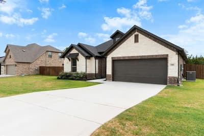 2106 Briarwood Drive, Bridgeport TX 76426 - Photo 2