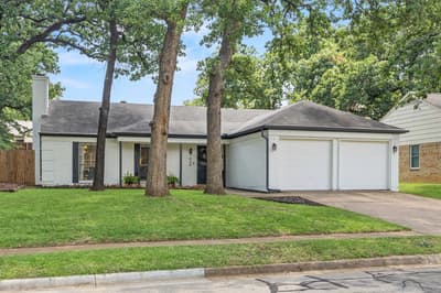 408 Thorn Wood Drive, Euless TX 76039 - Photo 2