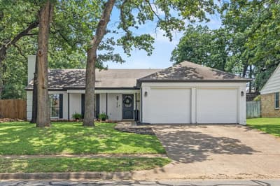 408 Thorn Wood Drive, Euless TX 76039