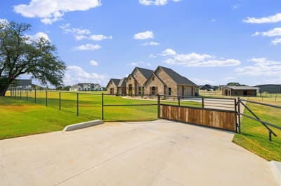 460 Royal Santana Run, Weatherford TX 76087 - Photo 3