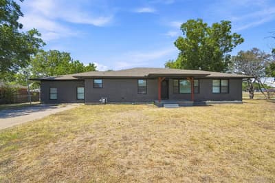 104 Casa Linda Drive, Ennis TX 75119