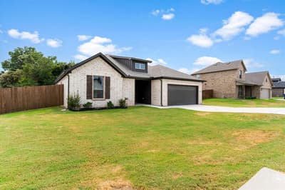 2110 Briarwood Drive, Bridgeport TX 76426 - Photo 2