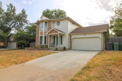 6111 Farmingdale Drive, Arlington TX 76001 - Photo 2