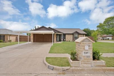 537 N Park Drive, Saginaw TX 76179 - Photo 2