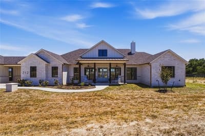 212 Dan Russell Bend, Weatherford TX 76087 - Photo 2