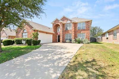 8641 Shadow Trace Drive, Fort Worth TX 76244 - Photo 2