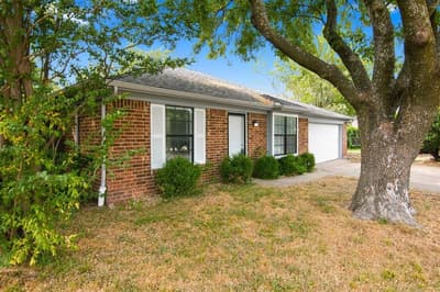 6400 Twin Spruce Court, Arlington TX 76018 - Photo 2