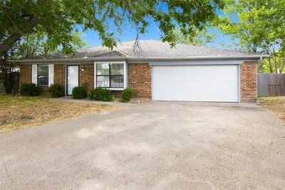 6400 Twin Spruce Court, Arlington TX 76018 - Photo 3