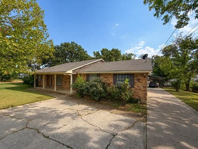 417 W Mccart Street, Krum TX 76249 - Photo 2