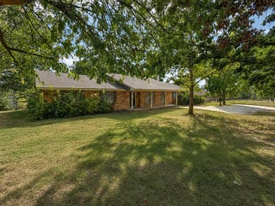 417 W Mccart Street, Krum TX 76249
