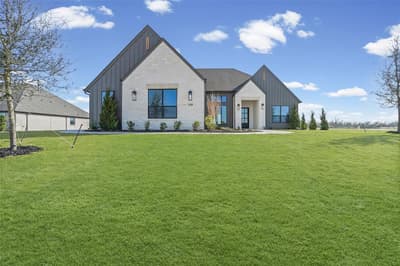 1100 Beginnings Drive, Granbury TX 76049 - Photo 2