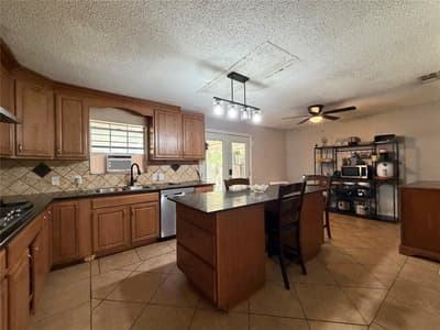 1333 Springlake Drive, Dallas TX 75217 - Photo 4