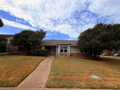 301 Hillside Court, Garland TX 75043