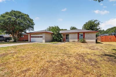 203 Myrtle Avenue, Waxahachie TX 75165 - Photo 2
