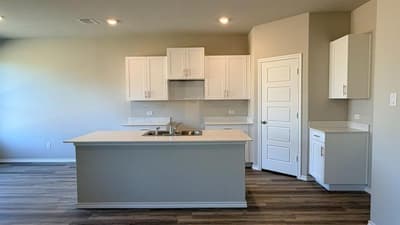 908 PARKVISTA Drive, Cleburne TX 76031 - Photo 2