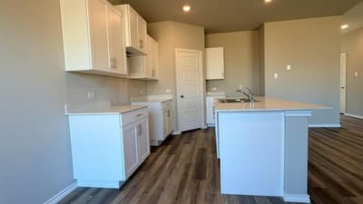 908 PARKVISTA Drive, Cleburne TX 76031 - Photo 4