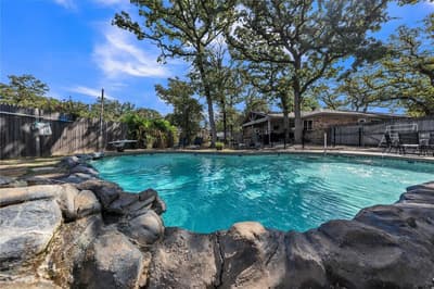 5511 Marshfield Court, Arlington TX 76016 - Photo 2