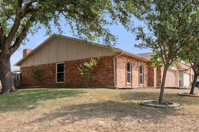7501 Weatherwood Court, Fort Worth TX 76133 - Photo 2