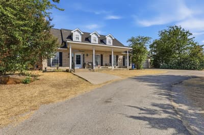 2116 Woodard Avenue, Cleburne TX 76033 - Photo 2