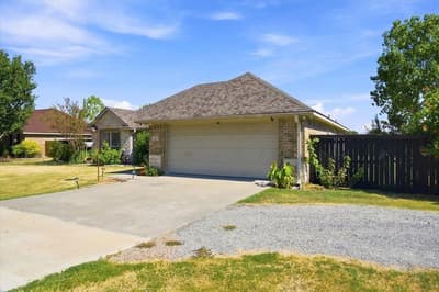 104 Butler Street, Savoy TX 75479 - Photo 3