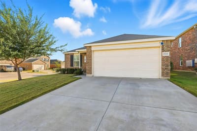 10101 Newtown Drive, Fort Worth TX 76036 - Photo 3