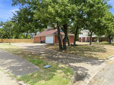1111 Springhill Street, Bellmead TX 76705 - Photo 3