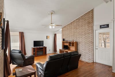 106 Lively Avenue, Mount Pleasant TX 75455 - Photo 5