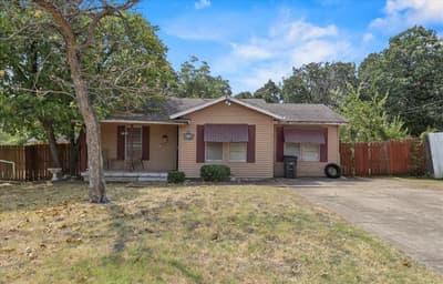2640 Pioneer Street, Fort Worth TX 76119 - Photo 2