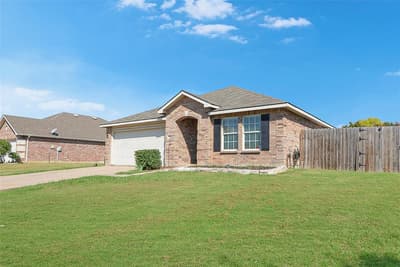 2901 Saddle Drive, Denton TX 76210 - Photo 2
