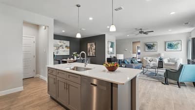 4919 SIMMENTAL Drive, Arlington TX 76001 - Photo 5
