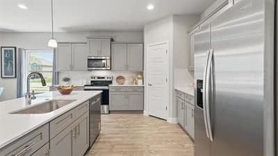 4919 SIMMENTAL Drive, Arlington TX 76001 - Photo 4