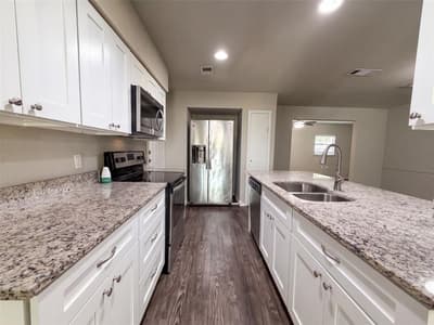 330 E Coral Way, Grand Prairie TX 75051 - Photo 2