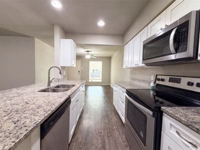 330 E Coral Way, Grand Prairie TX 75051 - Photo 5
