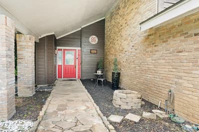 2512 Winding Hollow Lane, Arlington TX 76006 - Photo 2