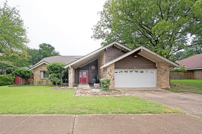 2512 Winding Hollow Lane, Arlington TX 76006