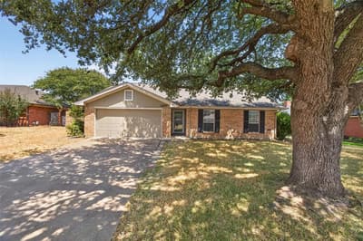 1217 Stonelake Drive, Cleburne TX 76033