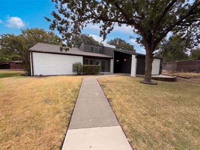 742 Hummingbird Circle, Lewisville TX 75067