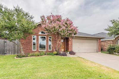 7403 Fossil Lake Drive, Arlington TX 76002 - Photo 2