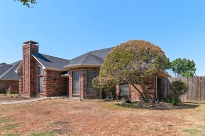 2703 Devonshire Drive, Carrollton TX 75007 - Photo 2