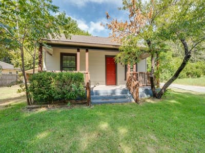 541 Denison Street, Gainesville TX 76240 - Photo 2