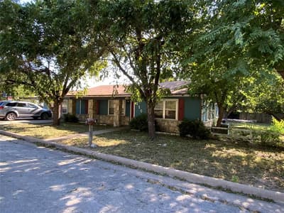 110 N Ervin Street, Comanche TX 76442
