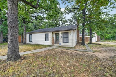 1629 Robinwood Drive, Fort Worth TX 76111 - Photo 2