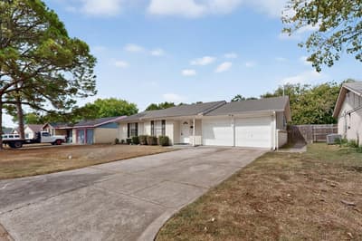 6724 Rustic Drive, Forest Hill TX 76140 - Photo 2