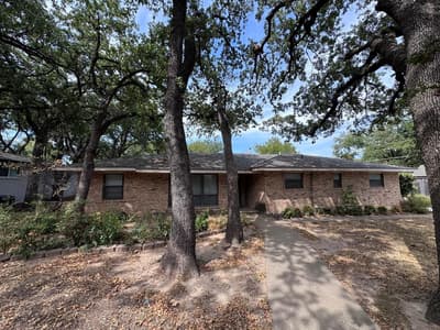 806 Sharpshire Street, Grand Prairie TX 75050 - Photo 2