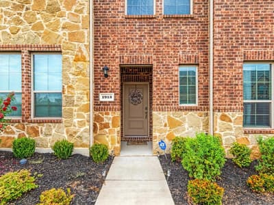 1913 Buffalo Hill Drive, Mesquite TX 75149 - Photo 4